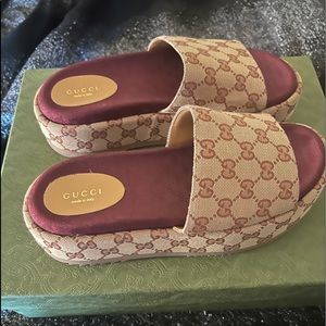 I am selling these Gucci Sandals never worn